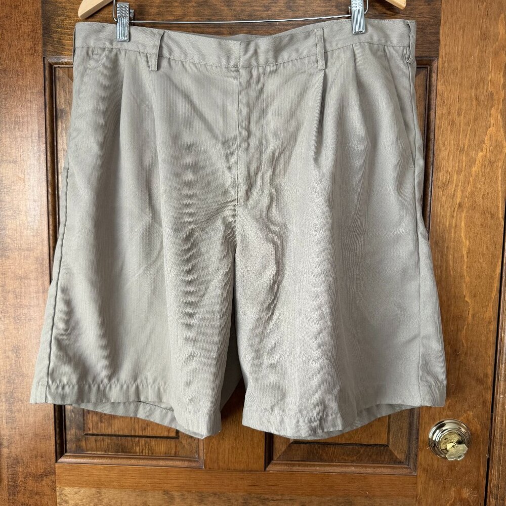 Nike Tan Dri-Fit Pleated Front Golf Shorts Size 38